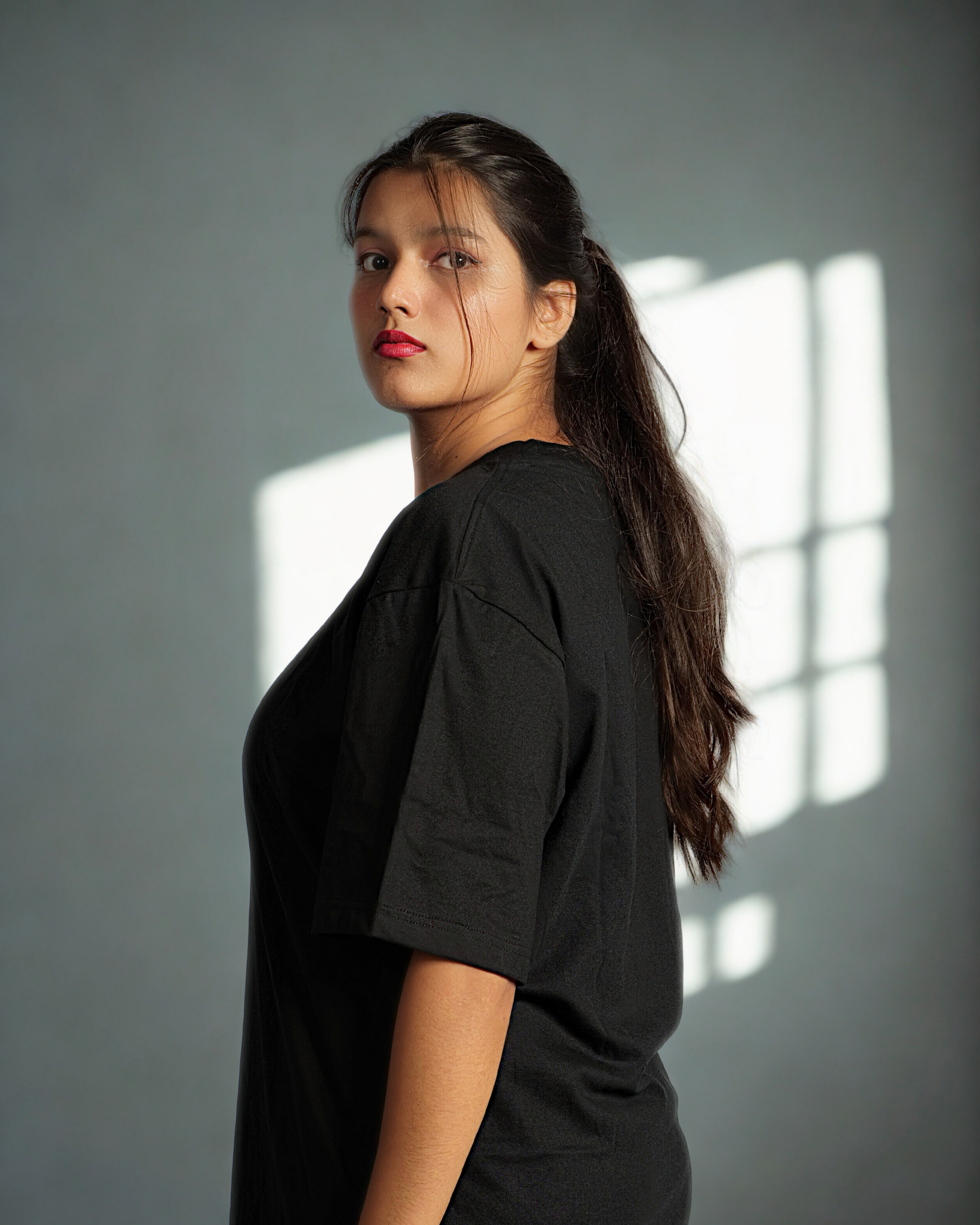 Women’s Black Drop Shoulder T-Shirt – Oversize Fit